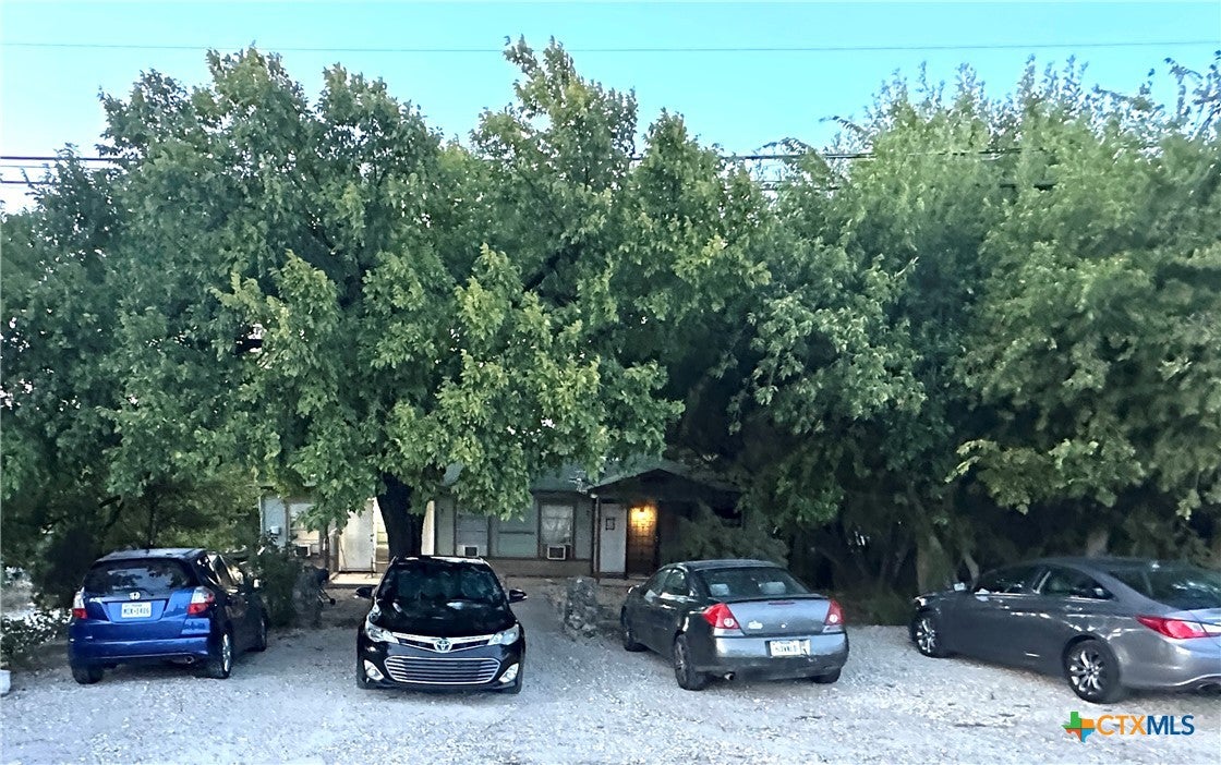 1211 E VETERAN'S MEMORIAL Boulevard