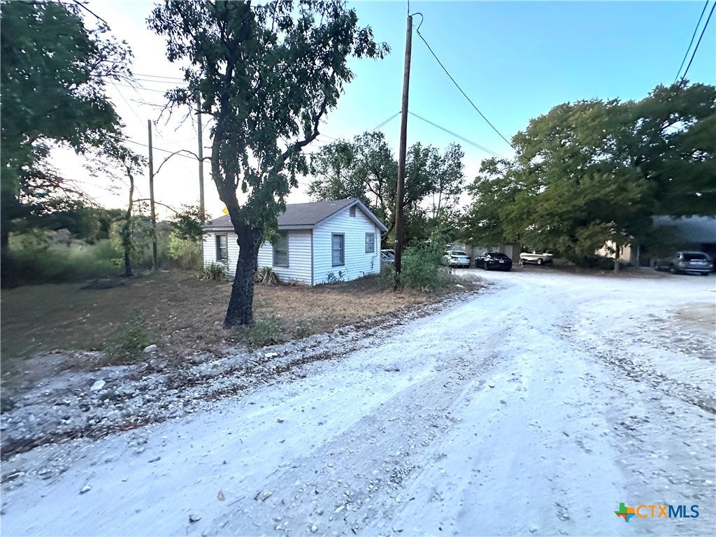1211 E VETERAN'S MEMORIAL Boulevard