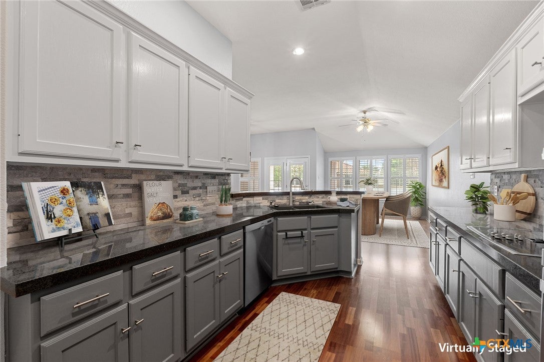 30388 Ledgemont Ln