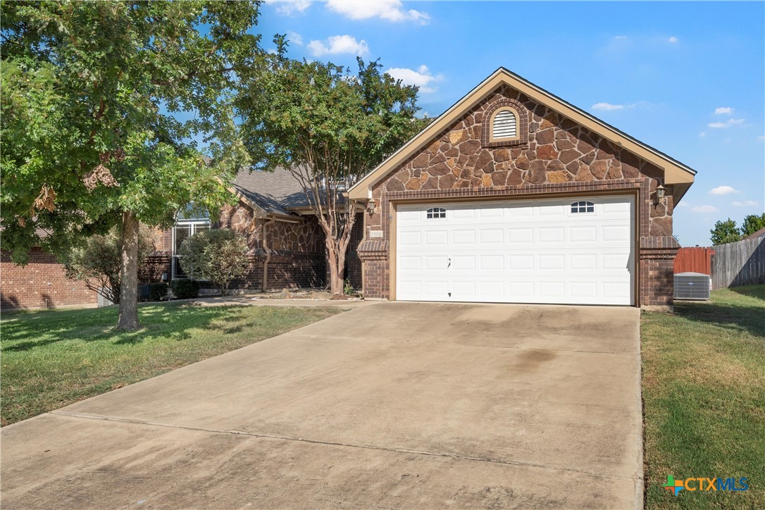 2504 Boxwood Drive