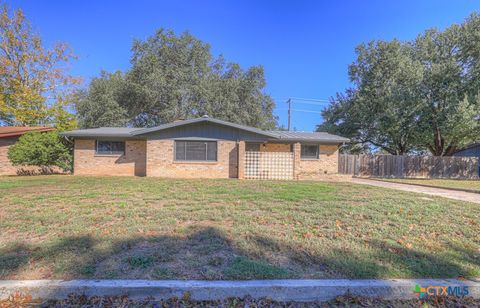 Photo of 145 Bobolink Drive, New Braunfels, TX 78130 (MLS # 598909)