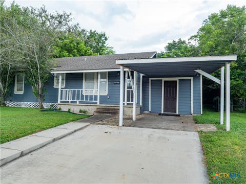 Photo of 1805 E Crestwood Drive, Victoria, TX 77901 (MLS # 619510)
