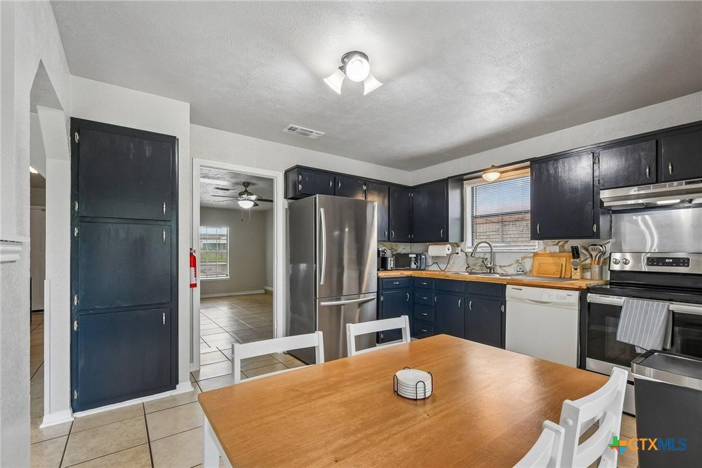Photo of 2508 N W S Young Drive, Killeen, TX 76543 (MLS # 616341)