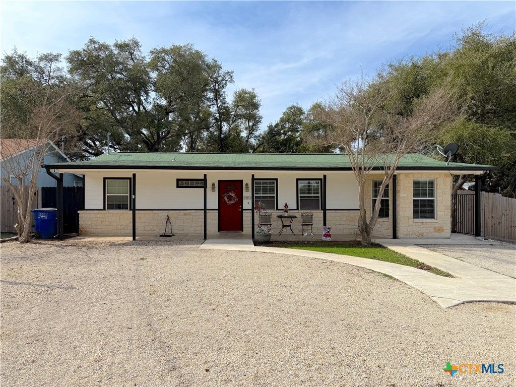 Photo of 301 Canyon Edge, Canyon Lake, TX 78133 (MLS # 604928)