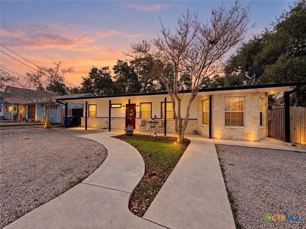 Photo of 301 Canyon Edge, Canyon Lake, TX 78133 (MLS # 604928)