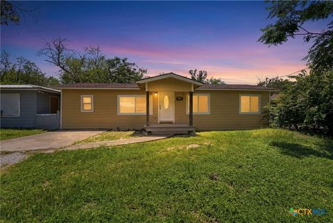 Photo of 937 Anderson Street, Seguin, TX 78155 (MLS # 613655)