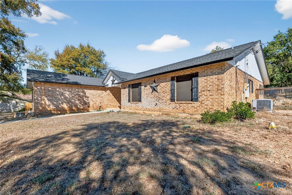 Photo of 722 Stagecoach Trail, San Marcos, TX 78666 (MLS # 597461)