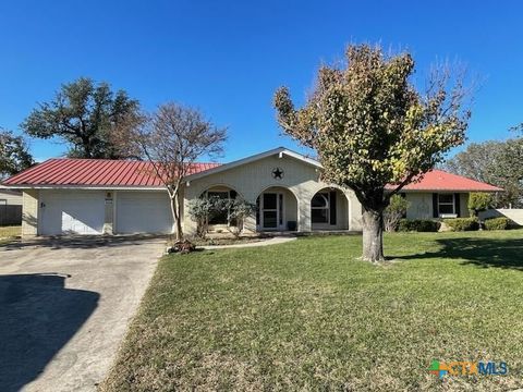 Photo of 104 Skipcha Trail, Lampasas, TX 76550 (MLS # 598825)