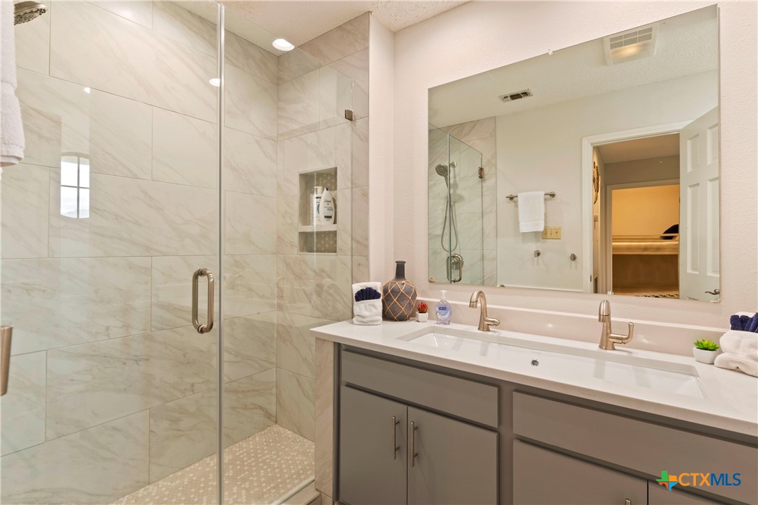 Canyon Lake, Texas 78133, United States, 4 Bedrooms Bedrooms, ,3 BathroomsBathrooms,Residential,Active,215786