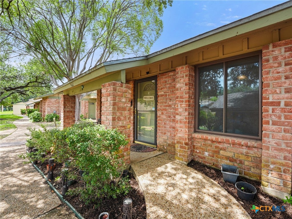 Photo of 9622 Covey Bridge Ln Ln, Austin, TX 78758 (MLS # 620116)