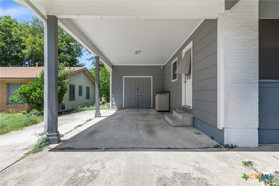 714 W Avenue Avenue