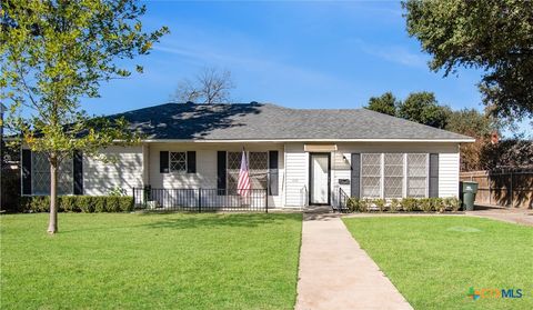 Photo of 606 N 13th Street, Temple, TX 76501 (MLS # 598942)