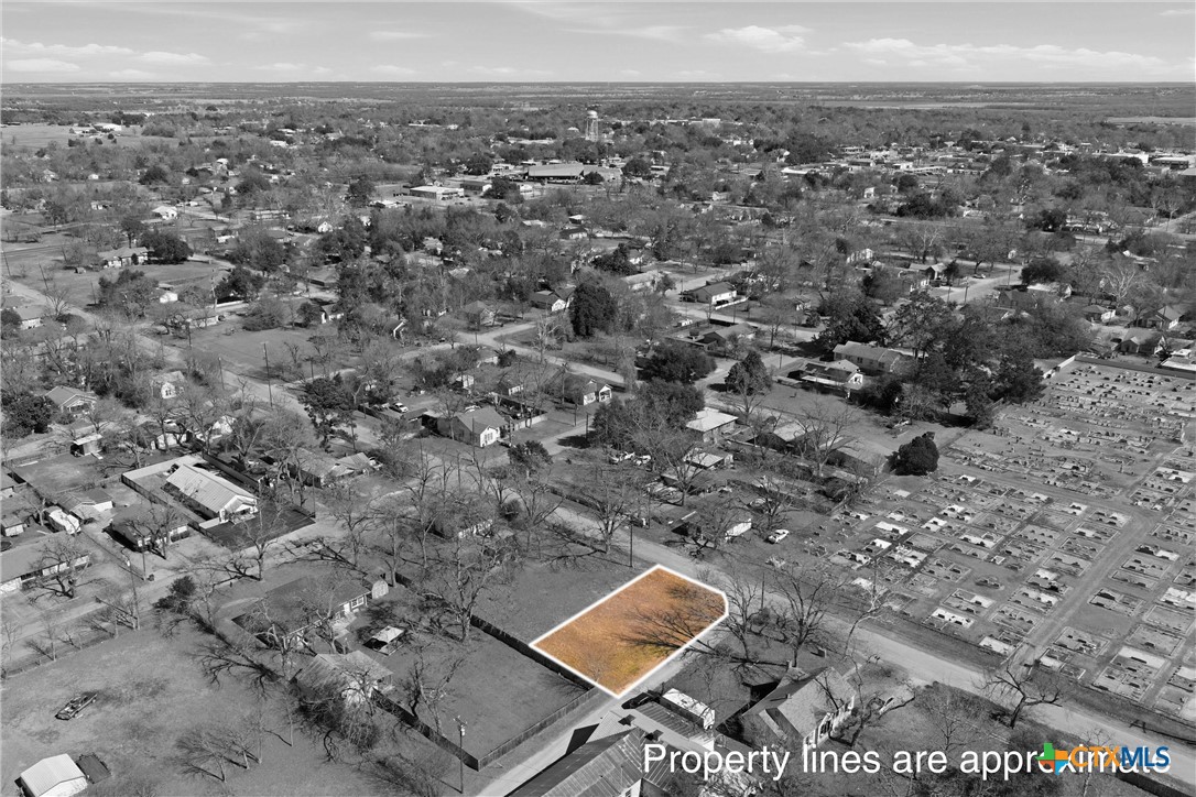 Photo 1 of 4 — 204 S Karnes Street, Cameron, TX 76520