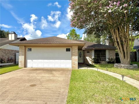 Photo of 505 Camelot Drive, Victoria, TX 77901 (MLS # 619033)