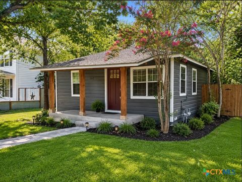 Photo of 517 W Martin Luther King Drive, San Marcos, TX 78666 (MLS # 615223)