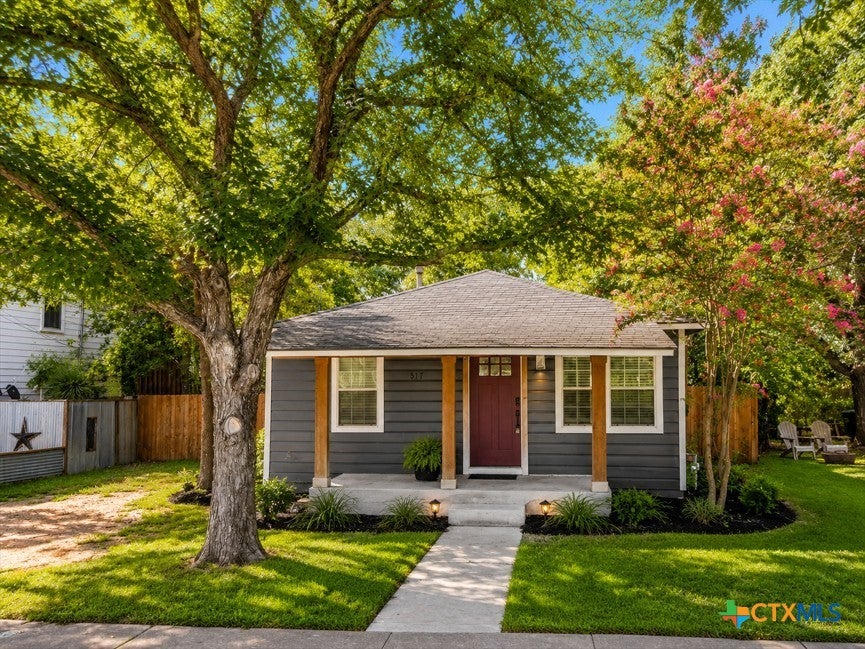 Photo of 517 W Martin Luther King Drive, San Marcos, TX 78666 (MLS # 615223)