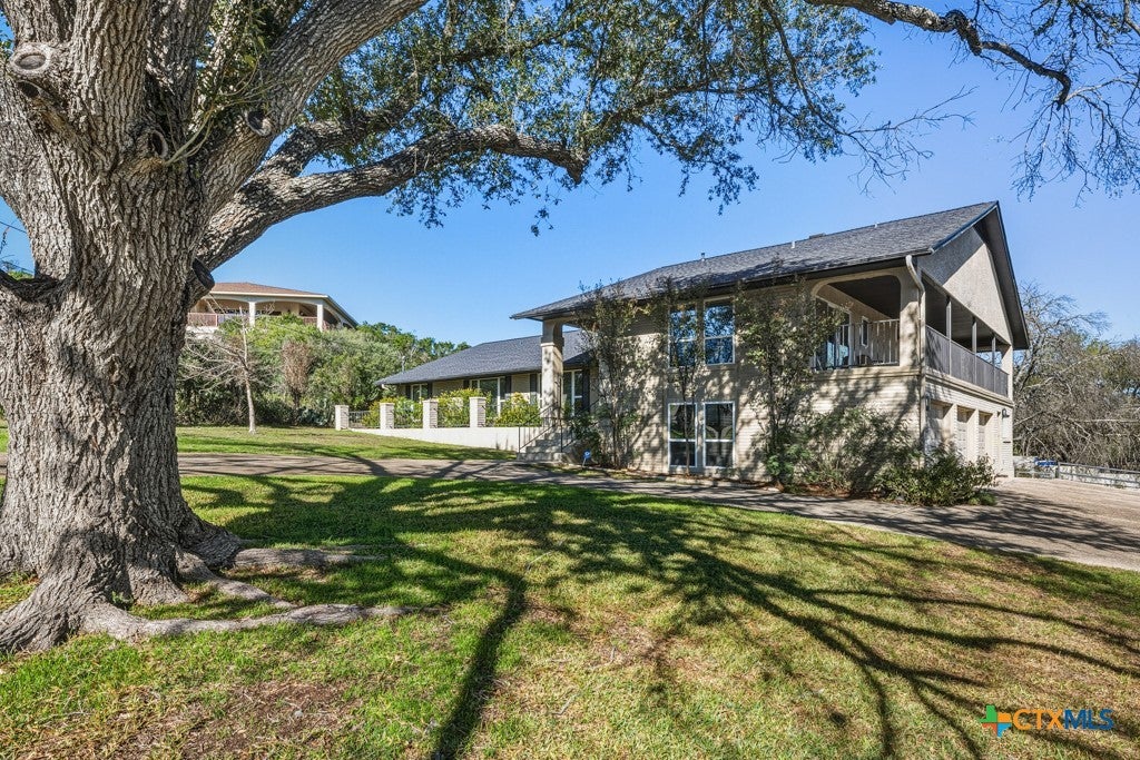 Photo of 21 Royal Crest, New Braunfels, TX 78130 (MLS # 623726)