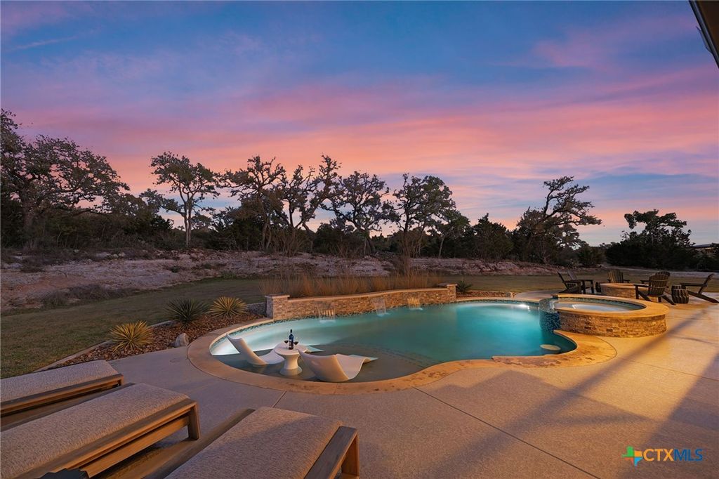 Photo of 260 Bear Creek Trail, New Braunfels, TX 78132 (MLS # 608582)