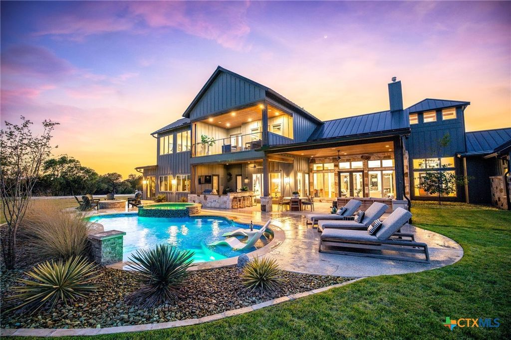 Photo of 260 Bear Creek Trail, New Braunfels, TX 78132 (MLS # 608582)