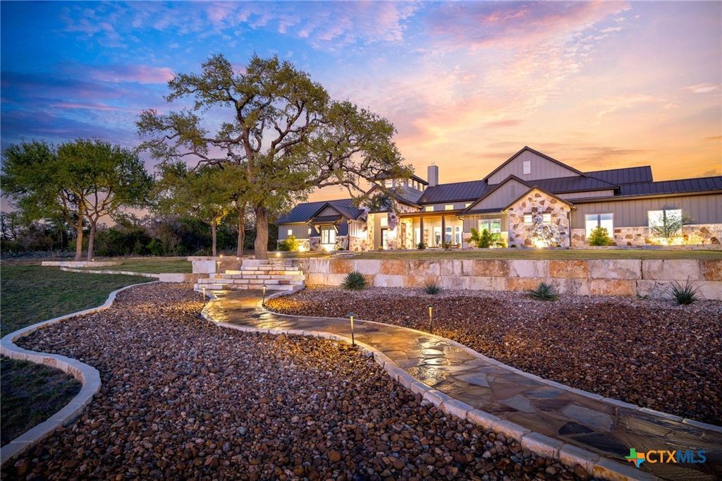 Photo of 260 Bear Creek Trail, New Braunfels, TX 78132 (MLS # 608582)