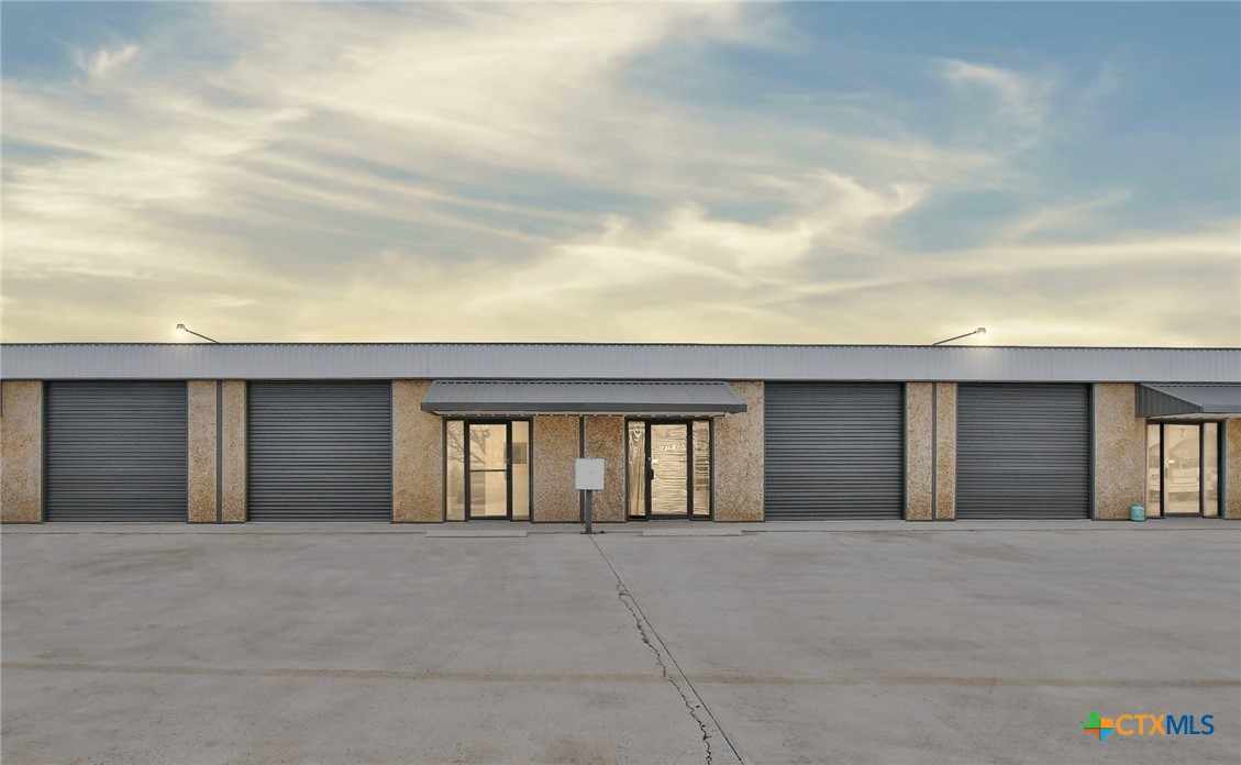 Photo 1 of 10 — 1419 Fleming Drive Warehouse 5, Seguin, TX 78155