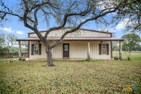 Photo of 85 Calle Corta, Victoria, TX 77905 (MLS # 611554)