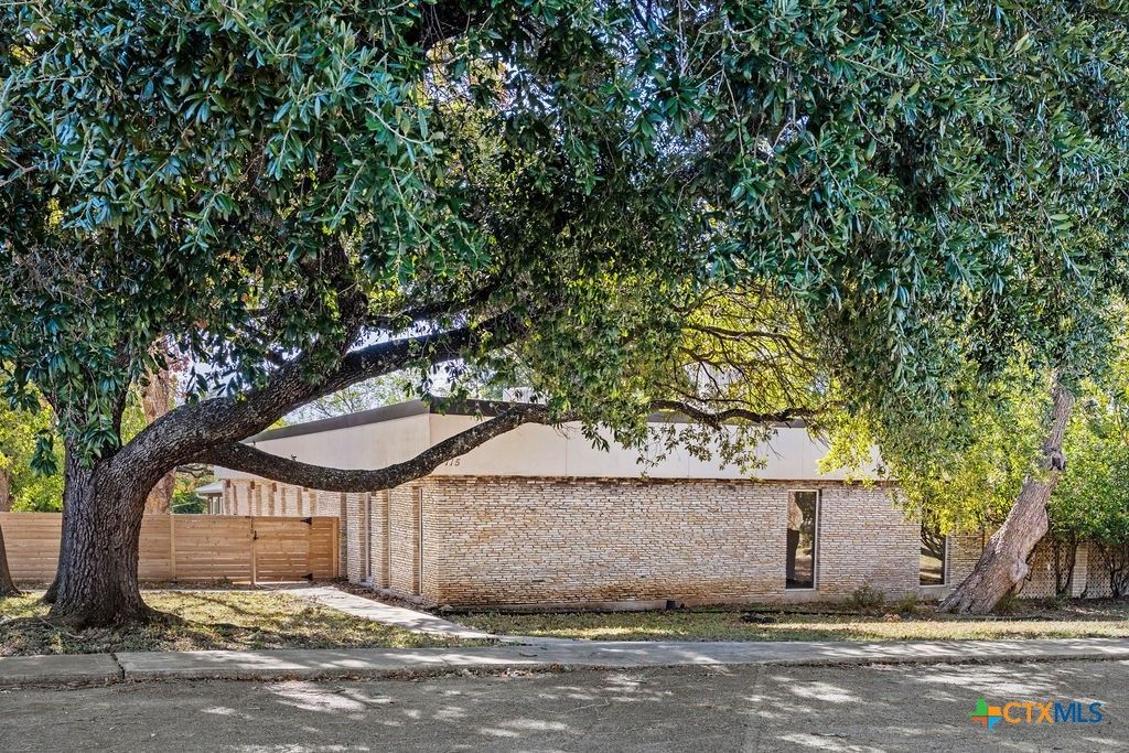 Photo of 715 W Hopkins Street #103, San Marcos, TX 78666 (MLS # 598231)