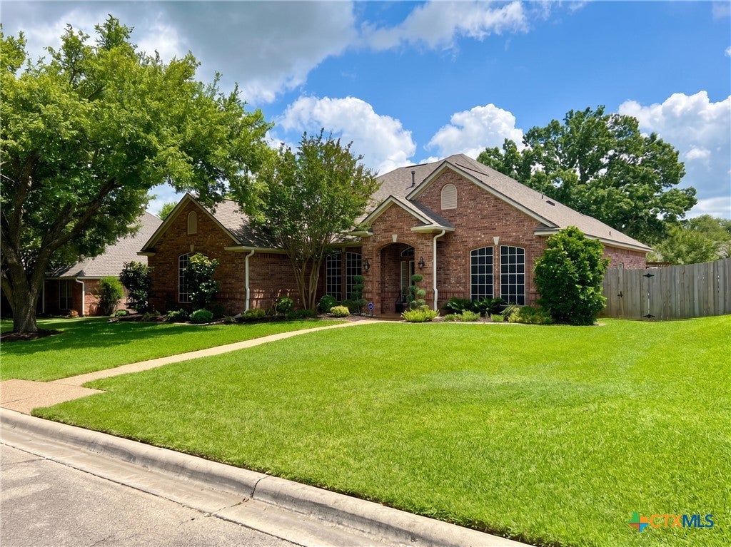 Photo of 2215 Fox Glen Lane, Temple, TX 76502 (MLS # 617205)