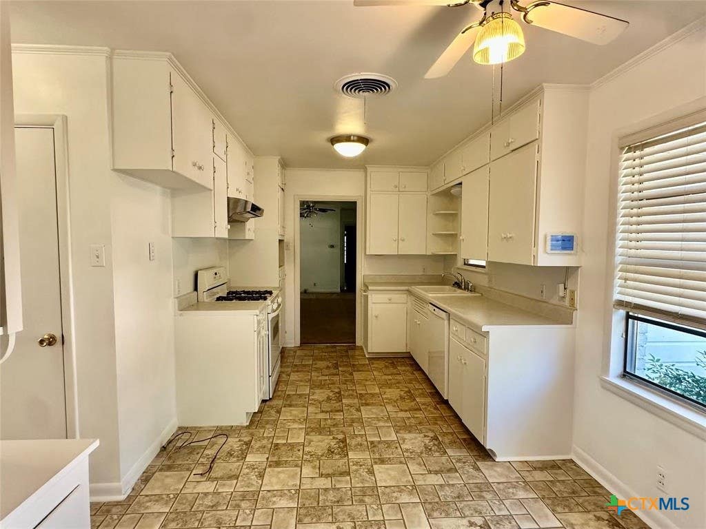 Photo of 2508 N 11th Street, Temple, TX 76501 (MLS # 622910)