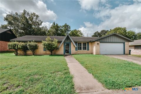 Photo of 201 Canterbury Lane, Victoria, TX 77904 (MLS # 620819)