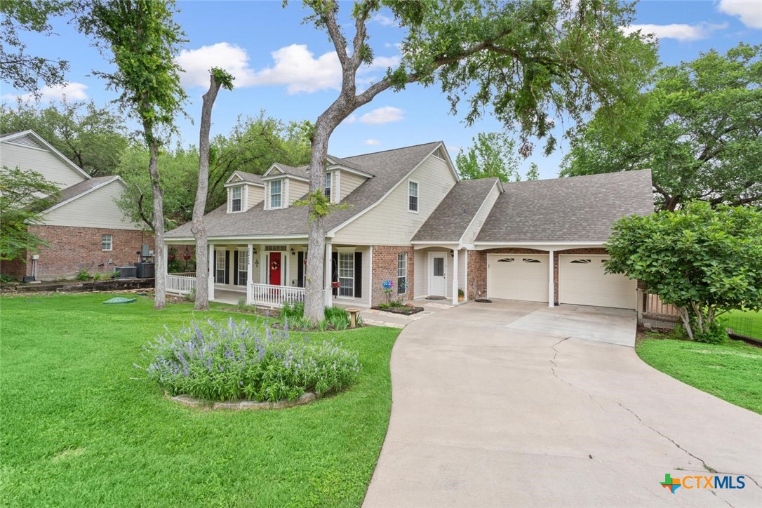 2212 Bluff Circle