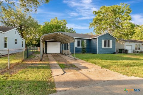 Photo of 2402 E Brazos Street, Victoria, TX 77901 (MLS # 613917)