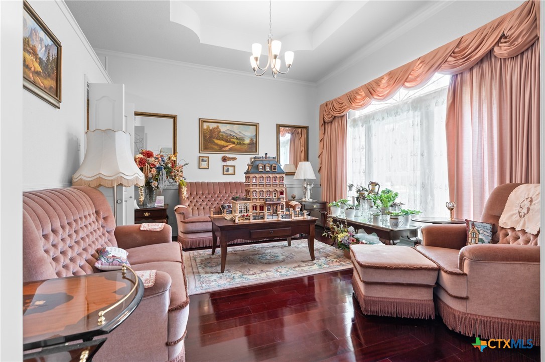 5003 Lakeshore Drive