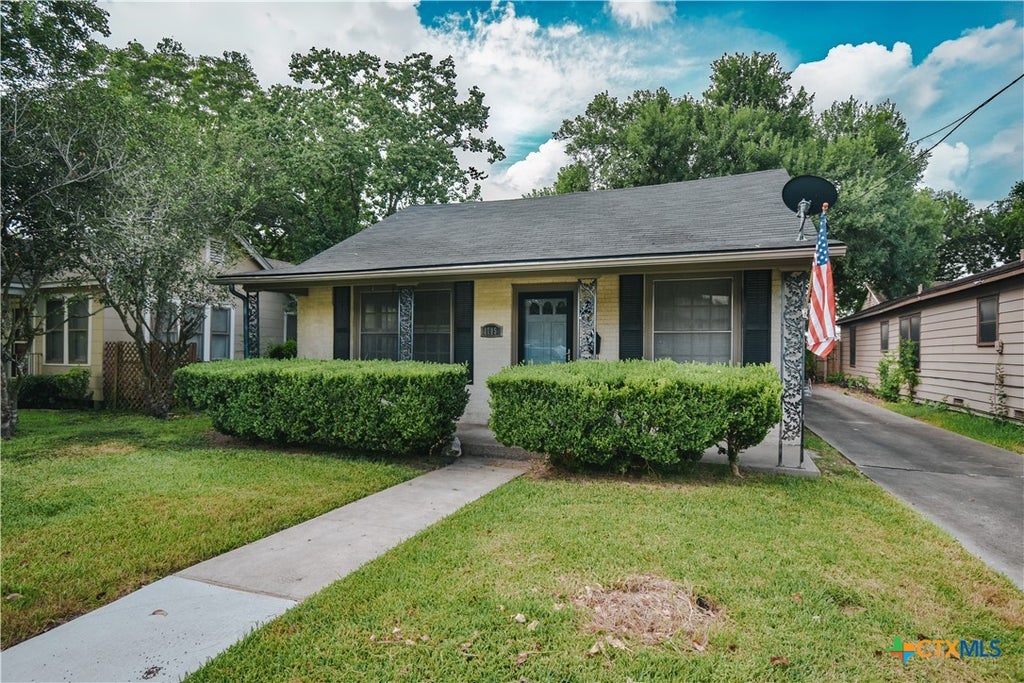 Photo of 1705 E Power Avenue, Victoria, TX 77901 (MLS # 622372)