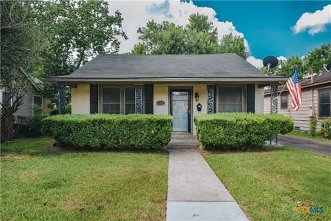 Photo of 1705 E Power Avenue, Victoria, TX 77901 (MLS # 622372)