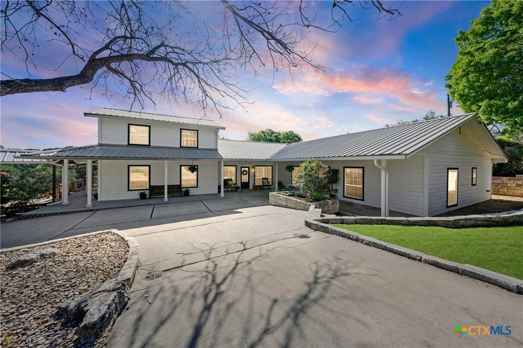 Photo of 3719 Smoke Signal Road, Belton, TX 76513 (MLS # 609898)