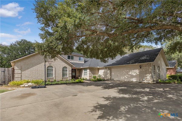 105 TOURNAMENT DR, VICTORIA, TX 77904 - Image cffd7acc7b86444dcbfd05cd923b3fcc/1291869557