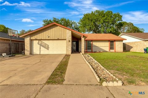 Photo of 206 Fleetwood Drive DR, Victoria, TX 77901 (MLS # 613800)