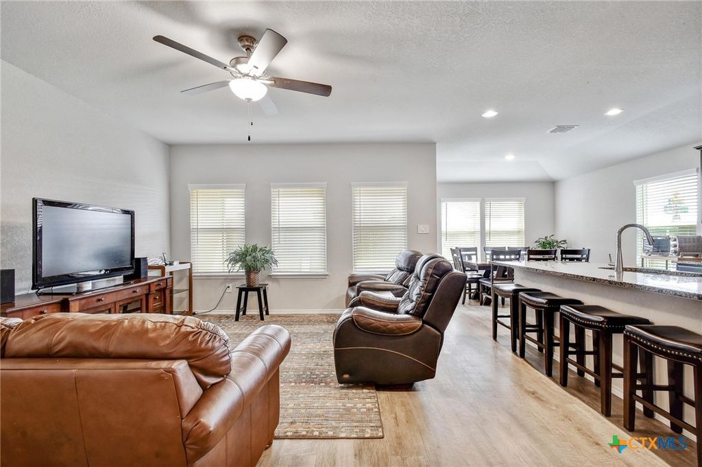 Photo of 733 Peak Place, Seguin, TX 78155 (MLS # 586537)