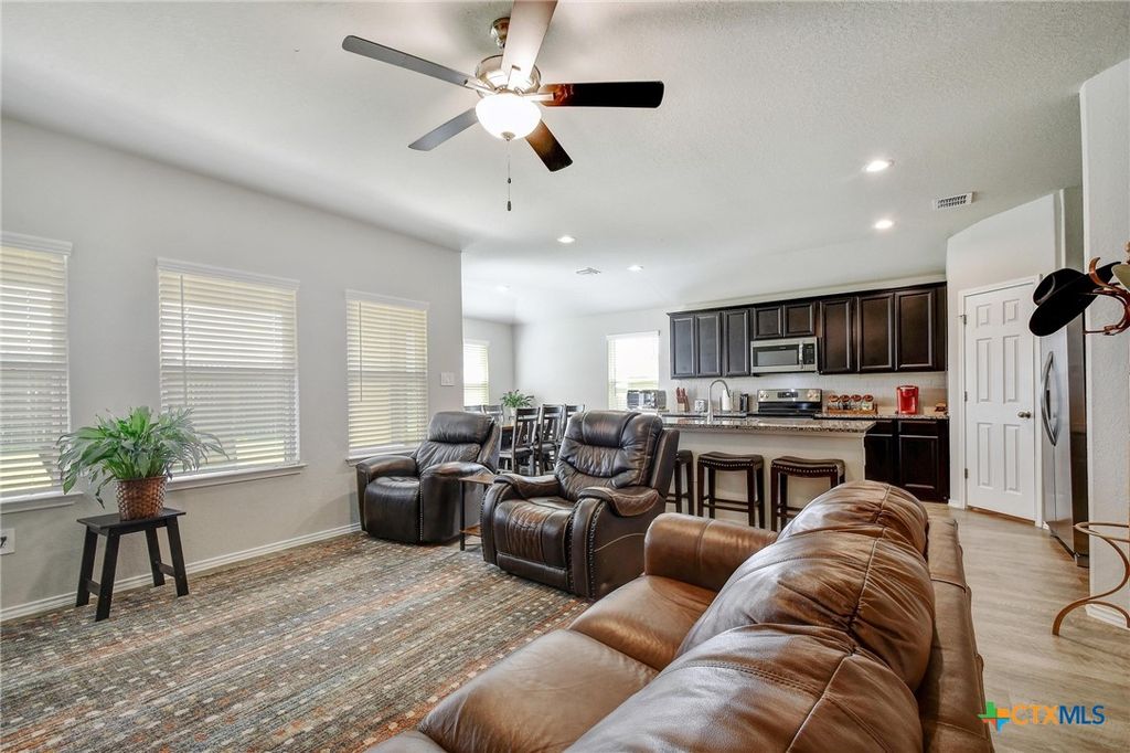 Photo of 733 Peak Place, Seguin, TX 78155 (MLS # 586537)
