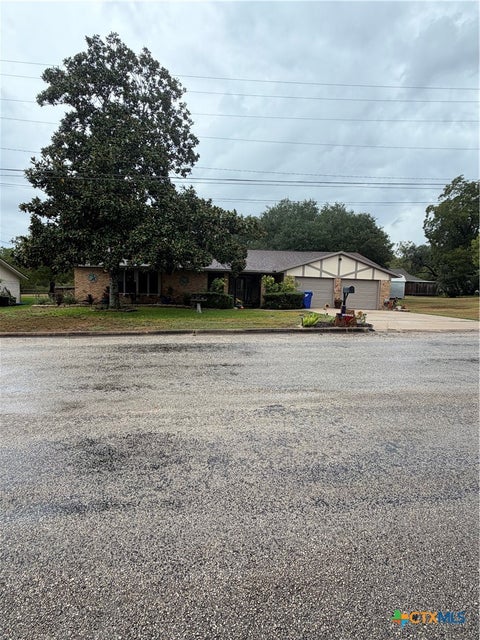 Photo of 904 Carroll Dr DR, Yoakum, TX 77995 (MLS # 626736)