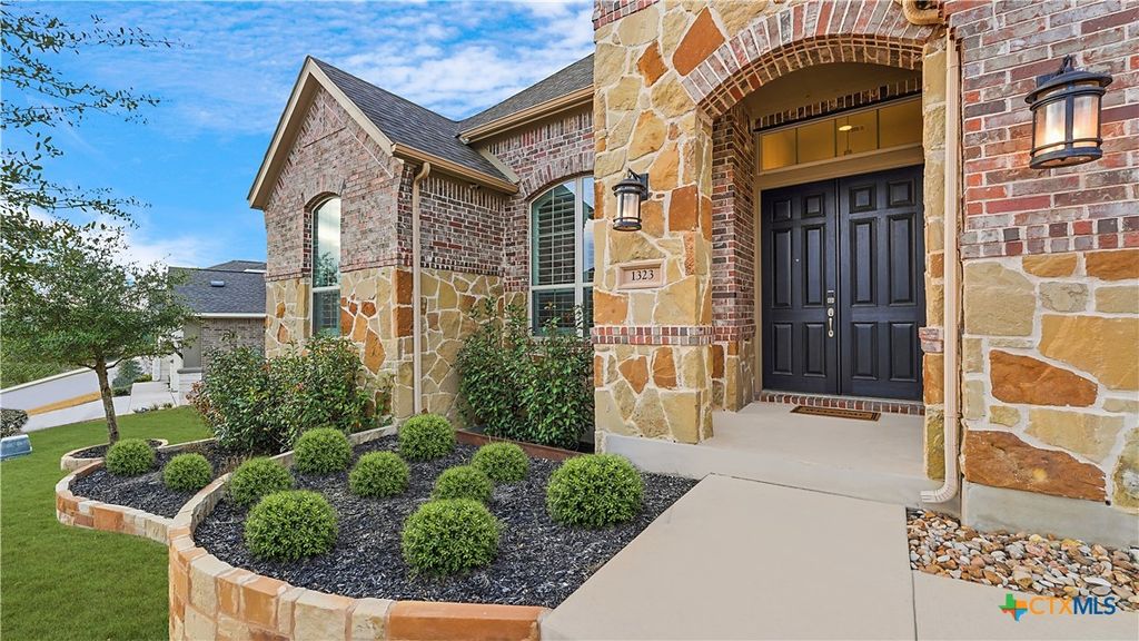 Photo of 1323 Academy Oaks Drive, San Marcos, TX 78666 (MLS # 606863)