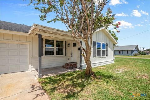 A home in Refugio