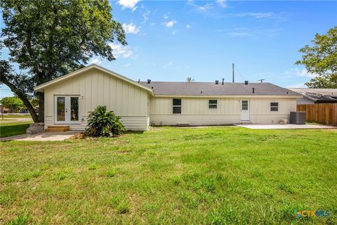 A home in Refugio