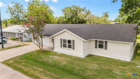 A home in Refugio