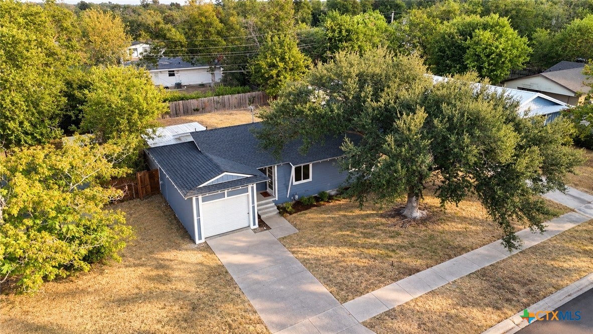 933 Fannin Loop