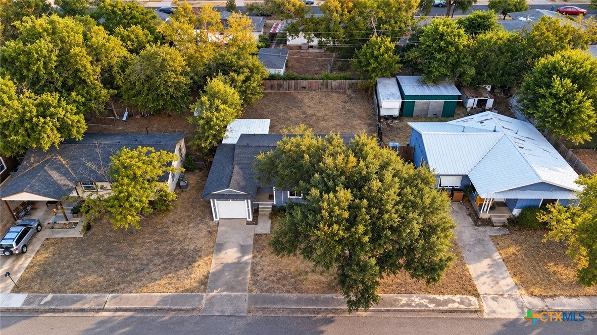 933 Fannin Loop