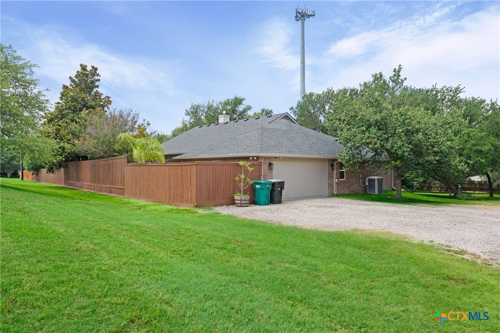 Photo of 68 Richland Drive, Belton, TX 76513 (MLS # 616168)