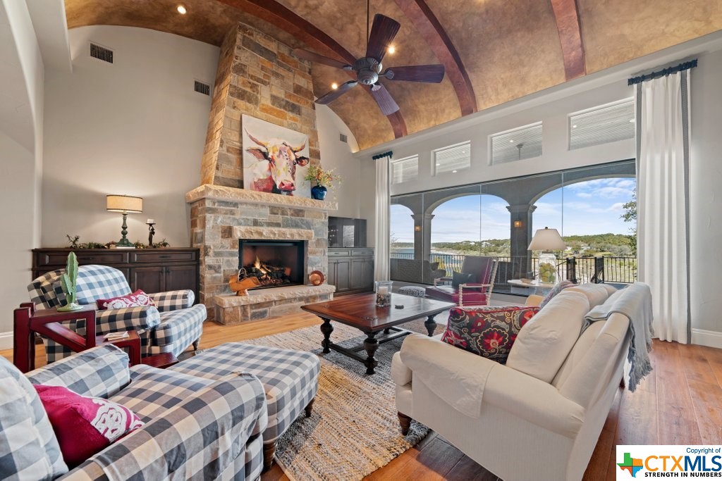 538 Oak Shores Drive