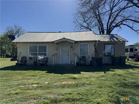 Photo of 526 Henderson Boulevard, Groesbeck, TX 76642 (MLS # 607883)